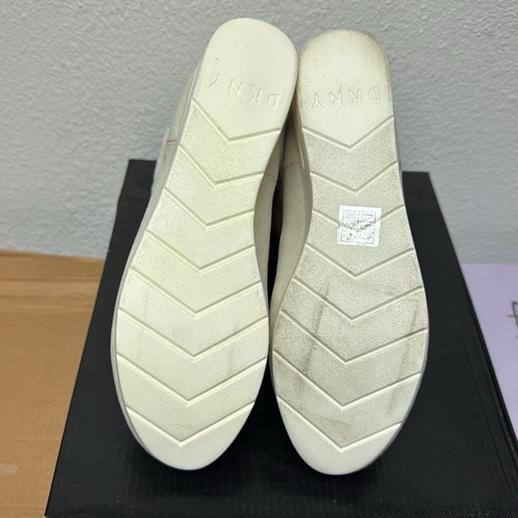 DKNY Women's Abri Wedge Booties - Picture 3 of 7